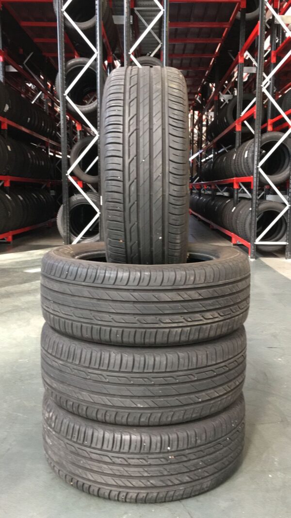 PNEUMATICI USATI – 215 55 R17 – 94 – V – BRIDGESTONE