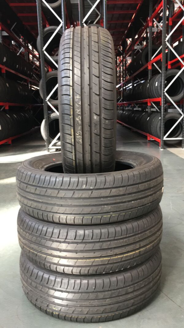 PNEUMATICI USATI – 215 65 R 17 – 99 – V – FALKEN