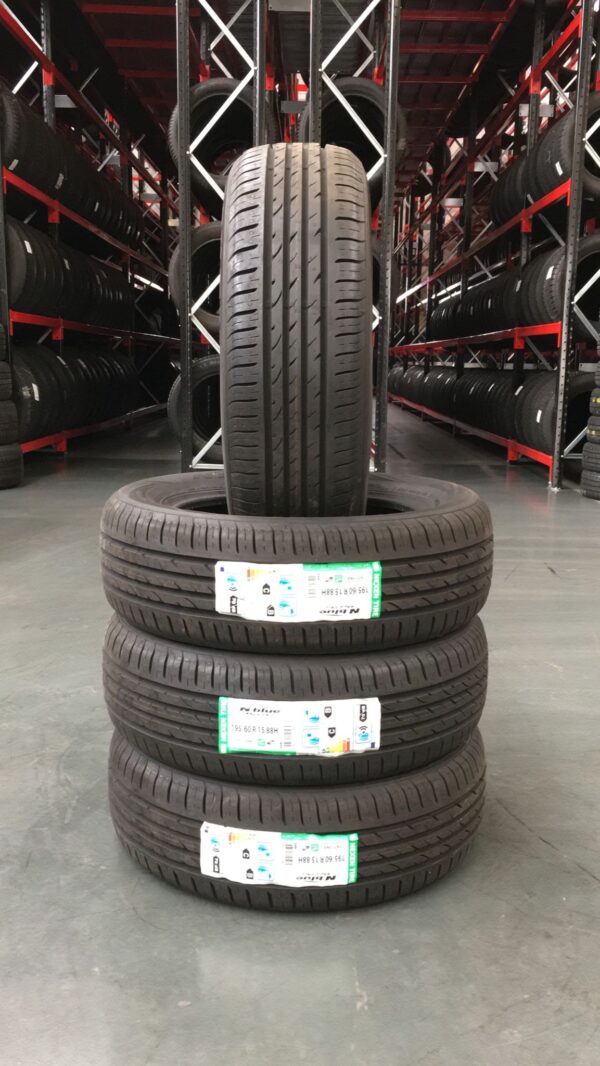 PNEUMATICI NUOVI – 195 60 R 15 – 88 – H – NEXEN