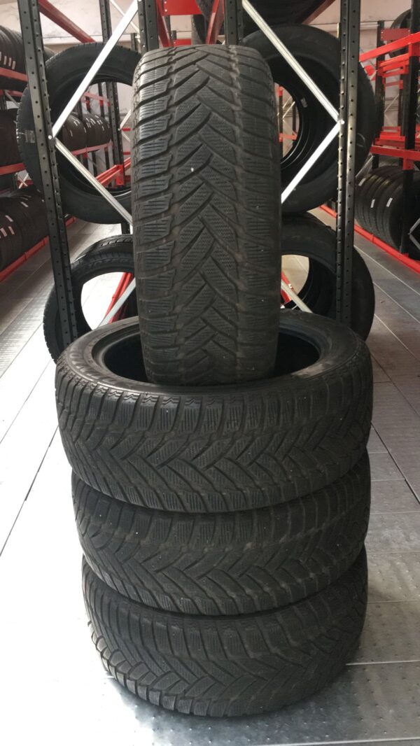 PNEUMATICI USATI – 235 45 R 18 – 98 – V – DUNLOP