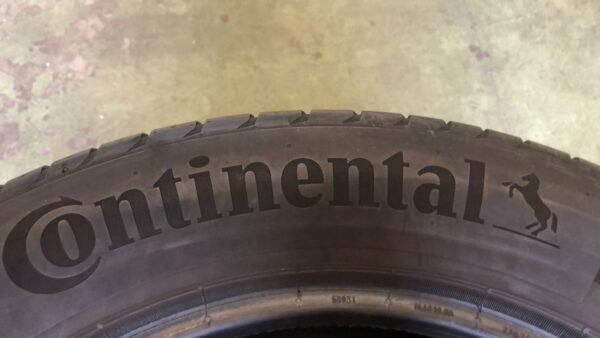 PNEUMATICI USATI – 235 55 R 18 – 100 – V – CONTINENTAL